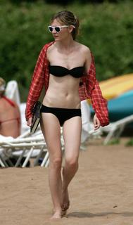 Kirsten Dunst feet photo thumbnail