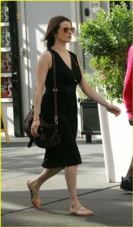 Rachel Weisz feet photo thumbnail