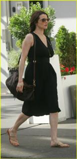 Rachel Weisz feet photo thumbnail