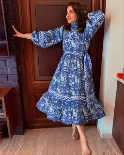 Raveena Tandon feet photo thumbnail