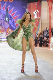 Miranda Kerr feet photo thumbnail