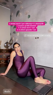 Caterina Balivo feet photo thumbnail