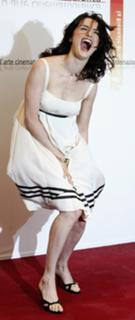 Rachel Weisz feet photo thumbnail