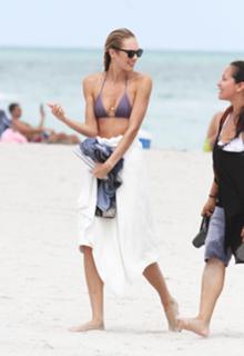 Candice Swanepoel feet photo thumbnail