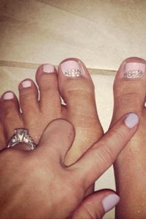 Jessie James Decker feet photo thumbnail
