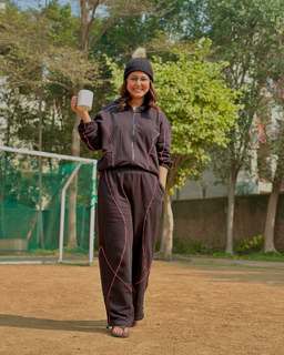 Hina Khan feet photo thumbnail