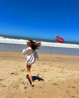 Carolina Ardohain feet photo thumbnail