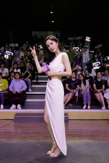 Mi Yang feet photo thumbnail