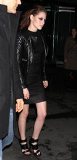 Kristen Stewart feet photo thumbnail