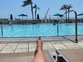 Amy Jo Johnson feet photo 3