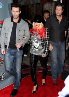 Christina Aguilera feet photo thumbnail