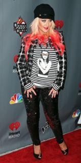 Christina Aguilera feet photo thumbnail