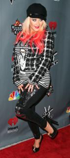 Christina Aguilera feet photo thumbnail