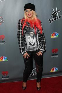 Christina Aguilera feet photo thumbnail