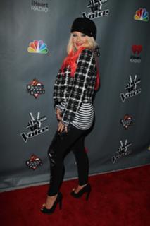 Christina Aguilera feet photo thumbnail