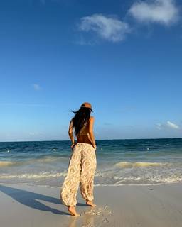 Zaira Nara feet photo thumbnail