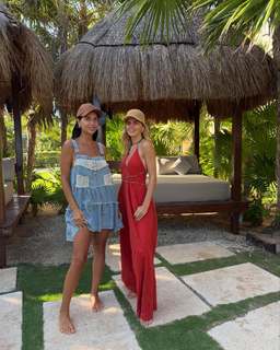 Zaira Nara feet photo thumbnail