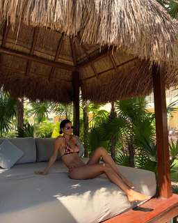 Zaira Nara feet photo thumbnail