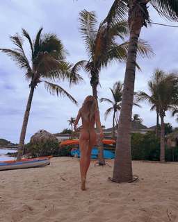 Jade Picon feet photo thumbnail