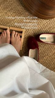 Elle Macpherson feet photo 2