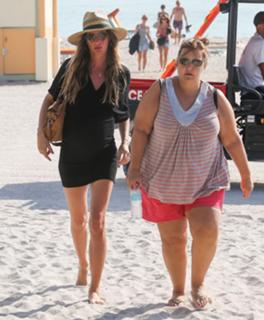 Gisele Bündchen feet photo thumbnail