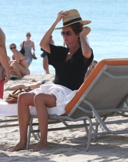 Gisele Bündchen feet photo thumbnail