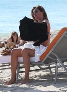 Gisele Bündchen feet photo thumbnail
