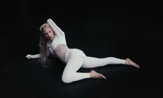 Lady Gaga feet photo thumbnail
