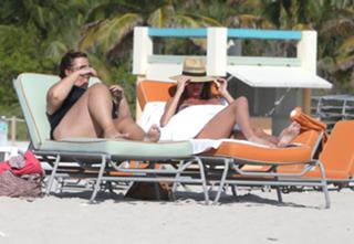 Gisele Bündchen feet photo thumbnail