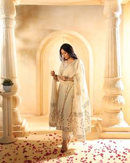 Jannat Zubair Rahmani feet photo thumbnail