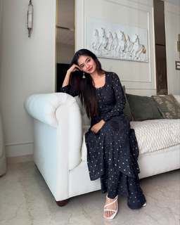 Anushka Sen feet photo thumbnail