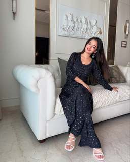 Anushka Sen feet photo thumbnail