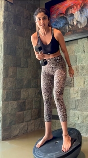 Shilpa Shetty Kundra feet photo thumbnail