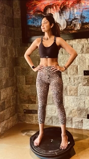 Shilpa Shetty Kundra feet photo thumbnail
