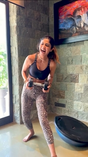 Shilpa Shetty Kundra feet photo thumbnail