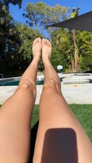 Erin Lim feet photo thumbnail