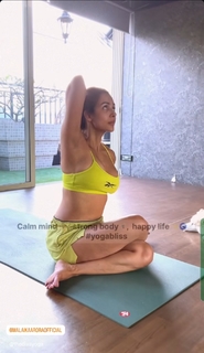 Malaika Arora feet photo thumbnail