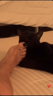 Kéfera Buchmann feet photo thumbnail