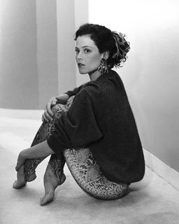 Sigourney Weaver feet photo 3