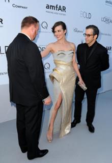 Milla Jovovich feet photo thumbnail