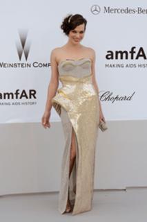 Milla Jovovich feet photo thumbnail