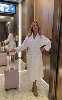 Amanda Holden feet photo thumbnail