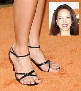 Amy Yasbeck feet photo 5