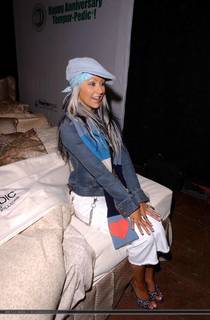 Christina Aguilera feet photo thumbnail