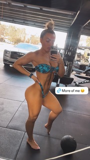 Amanda Saccomanno feet photo thumbnail