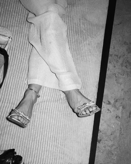 Lola Weippert feet photo thumbnail