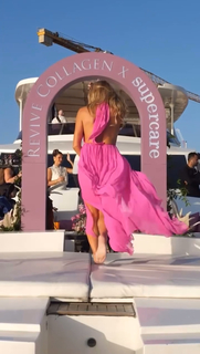 Amanda Holden feet photo thumbnail