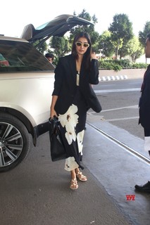 Pooja Hegde feet photo thumbnail