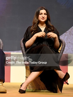 Parineeti Chopra feet photo thumbnail