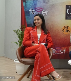 Shraddha Kapoor feet photo thumbnail